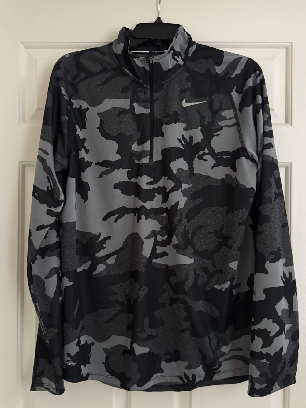 Nike Dri-FIT Camo Quarter-Zip Pullover Size Medium